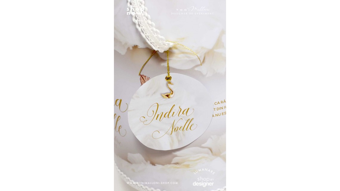 Trusou botez alb cu auriu deosebit de elegant cu lebade gold si broderie customizata Gold Swan 1